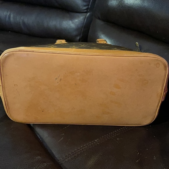 Louis Vuitton Handbag - Picture 2 of 5